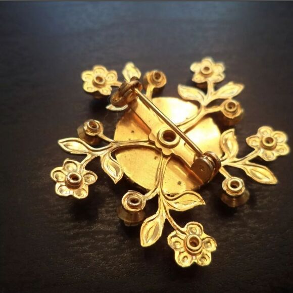 VINTAGE GUILLOCHE MOTHER RELIGIOUS RHINESTONE FLOWER 1.5" BROOCH EUC - Picture 3 of 3